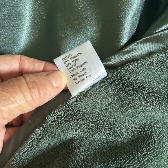 Brookstone NAP 2 Ply Throw Travel or Baby Blanket - Picture 3 of 4